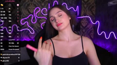 hanna__klein online show from March 12, 2025, 12:36 pm