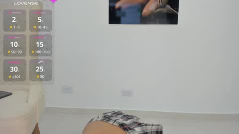 hanna_botero online show from December 6, 2024, 11:11 am