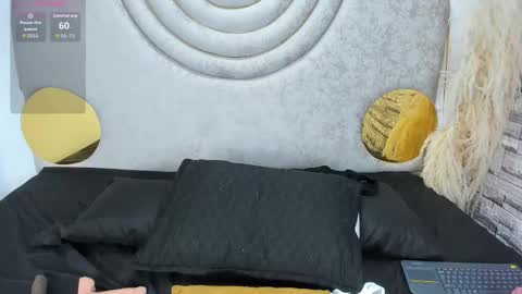 Hanna Castro online show from December 15, 2025, 2:10 pm