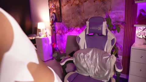 HANNA  online show from October 20, 2025, 2:01 am