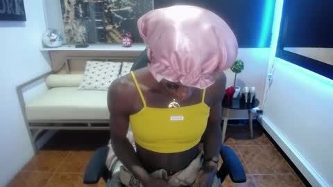 hanna_lamber online show from December 4, 2024, 10:02 am