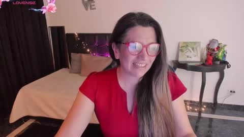 hanna_ma online show from November 25, 2025, 3:23 pm