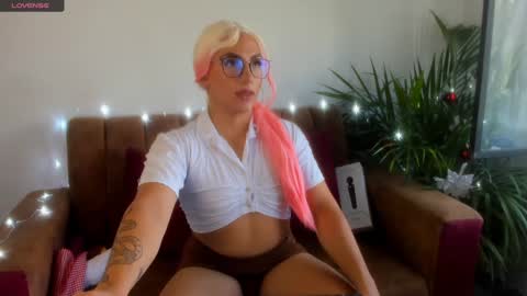 Snapshot of hanna_sofi4 chatting on December 31, 2024, 3:53 pm Hanna Capicorn online show from December 31, 2024, 3:53 pm