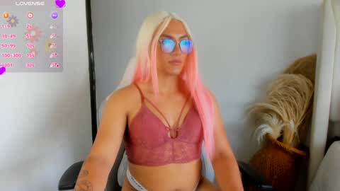 Snapshot of hanna_sofi4 chatting on February 7, 2025, 4:14 pm Hanna Capicorn online show from February 7, 2025, 4:14 pm