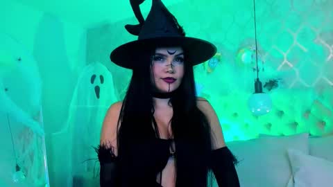 Snapshot of hannabruunn chatting on October 31, 2025, 2:01 am Hanna Brunn online show from October 31, 2025, 2:01 am