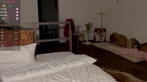 Snapshot of hannah_allin chatting on February 19, 2025, 5:49 pm Hannah Allin online show from February 19, 2025, 5:49 pm