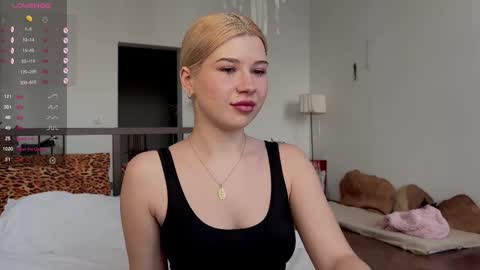 Snapshot of hannah_allin chatting on February 21, 2025, 1:55 pm Hannah Allin online show from February 21, 2025, 1:55 pm