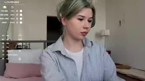 Snapshot of hannah_allin chatting on February 26, 2025, 12:14 pm Hannah Allin online show from February 26, 2025, 12:14 pm