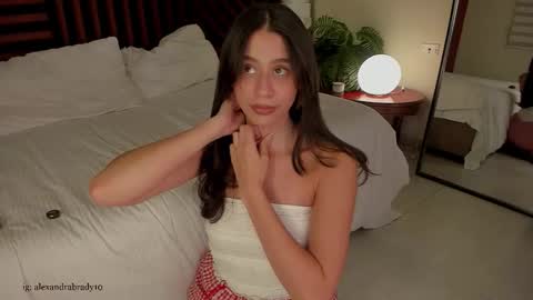 Snapshot of hannah_brady chatting on March 21, 2026, 1:32 am Hannah online show from March 21, 2026, 1:32 am