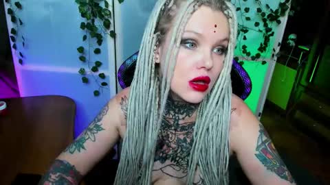 Hannah online show from November 11, 2025, 10:26 am