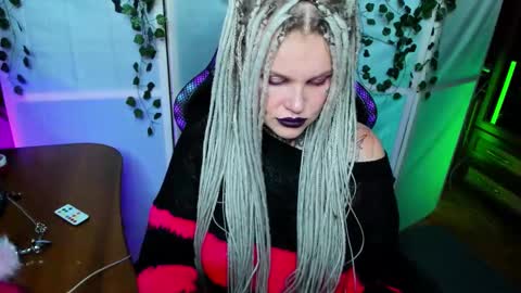 Hannah online show from November 13, 2025, 10:19 pm