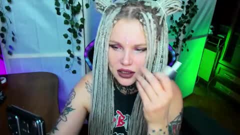 Hannah online show from November 14, 2025, 6:28 pm