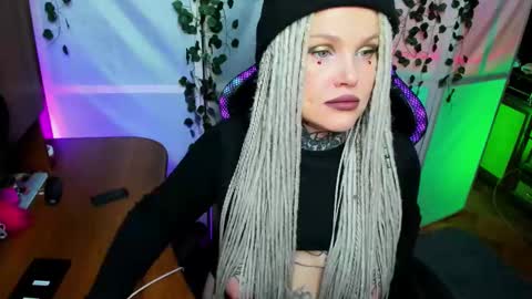 Hannah online show from November 19, 2025, 11:27 pm