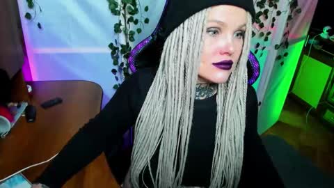 Hannah online show from November 20, 2025, 3:34 pm