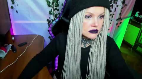 Hannah online show from November 21, 2025, 3:38 am