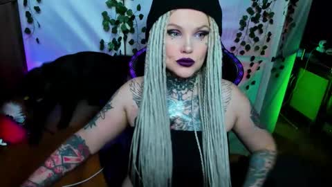 Hannah online show from November 24, 2025, 10:53 pm