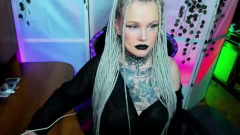 Hannah online show from December 1, 2025, 10:09 am