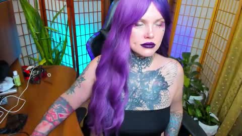 Hannah online show from December 18, 2025, 7:42 pm