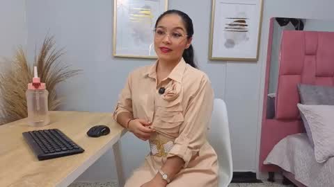 Snapshot of hannah_martinez_ chatting on March 8, 2026, 8:12 pm Maira online show from March 8, 2026, 8:12 pm