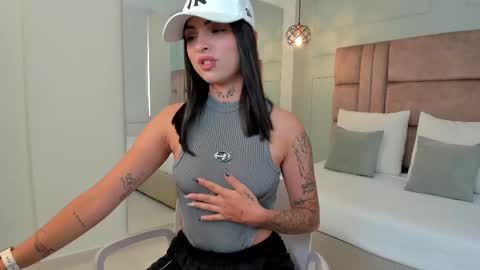 Snapshot of hannah_miltonn chatting on October 9, 2025, 9:46 pm Hannah Milton online show from October 9, 2025, 9:46 pm