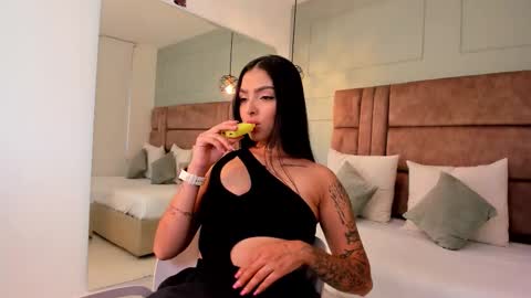 Snapshot of hannah_miltonn chatting on November 13, 2025, 10:19 pm Hannah Milton online show from November 13, 2025, 10:19 pm