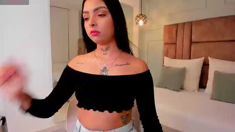 Snapshot of hannah_miltonn chatting on November 19, 2025, 10:43 pm Hannah Milton online show from November 19, 2025, 10:43 pm