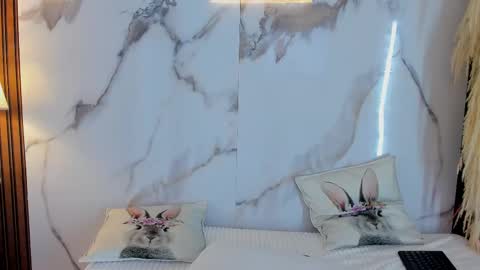 Snapshot of hannahill69 chatting on February 19, 2025, 10:45 am Hannahill69 online show from February 19, 2025, 10:45 am