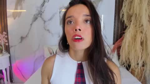 Snapshot of hannahill69 chatting on October 8, 2025, 4:43 am Hannahill69 online show from October 8, 2025, 4:43 am