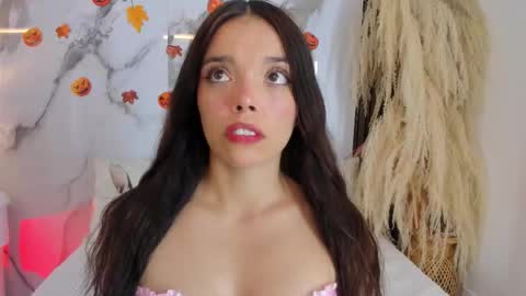 Snapshot of hannahill69 chatting on October 29, 2025, 5:10 am Hannahill69 online show from October 29, 2025, 5:10 am