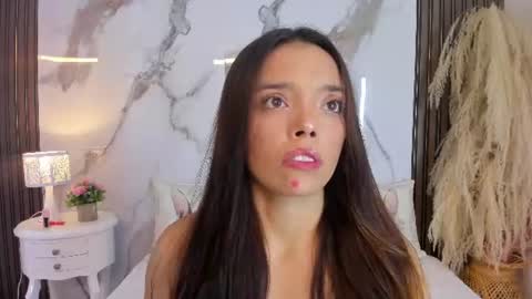 Snapshot of hannahill69 chatting on July 28, 2026, 5:47 am Hannahill69 online show from July 28, 2026, 5:47 am