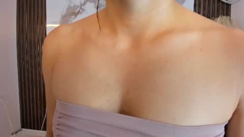 Snapshot of hannahill69 chatting on August 4, 2026, 5:10 am Hannahill69 online show from August 4, 2026, 5:10 am