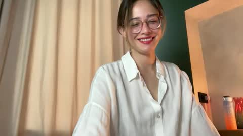 hannahinto online show from May 5, 2026, 5:04 am