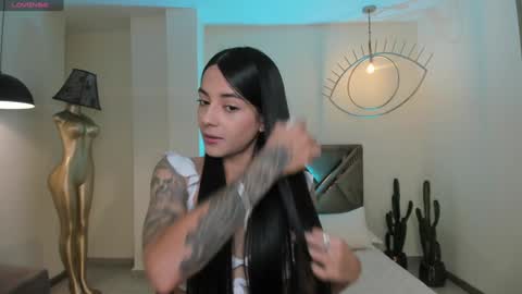 Snapshot of hannahjamesx chatting on December 5, 2024, 6:11 pm HANNAH J online show from December 5, 2024, 6:11 pm