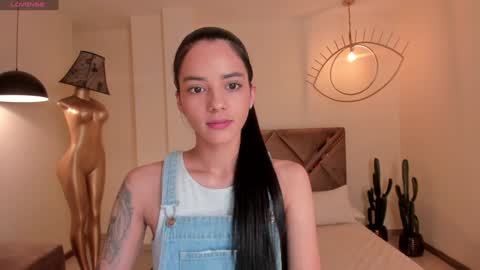 Snapshot of hannahjamesx chatting on December 6, 2024, 5:33 pm HANNAH J online show from December 6, 2024, 5:33 pm