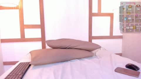 hannahmonttgomery  Help me reach 100 Hands up online show from October 26, 2025, 4:35 pm