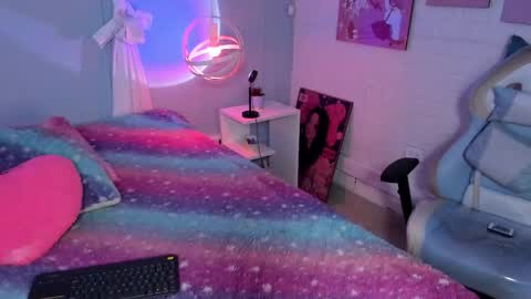 Hannah online show from November 4, 2025, 12:04 pm