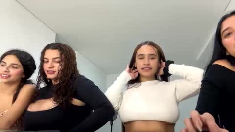 Snapshot of hannakoff chatting on January 3, 2025, 2:32 am hannakoff online show from January 3, 2025, 2:32 am