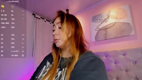 hannamartinn_ online show from November 4, 2025, 1:59 am