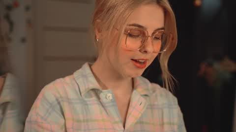 Snapshot of hannasthesia chatting on December 10, 2024, 5:39 am Hanna online show from December 10, 2024, 5:39 am