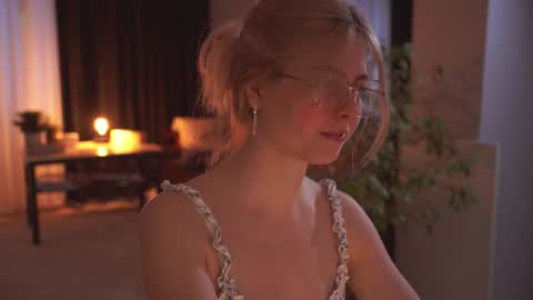 Snapshot of hannasthesia chatting on January 19, 2025, 5:05 am Hanna online show from January 19, 2025, 5:05 am