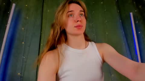 Snapshot of hannavanilla chatting on June 12, 2026, 11:35 pm Hannavanilla online show from June 12, 2026, 11:35 pm