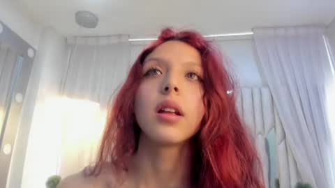 Hanni  online show from February 16, 2025, 2:21 pm