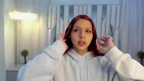 Hanni  online show from February 25, 2025, 10:58 am