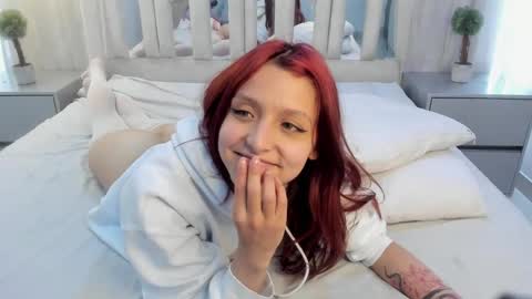 Hanni  online show from February 25, 2025, 5:04 pm