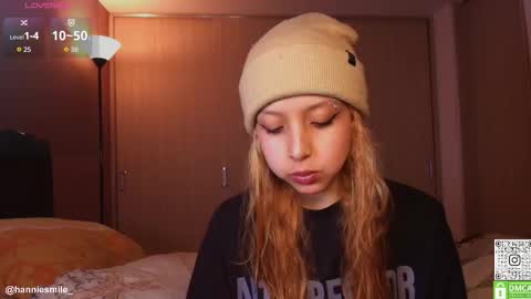 Snapshot of hanniesmile_ chatting on March 10, 2026, 6:57 pm Hannie online show from March 10, 2026, 6:57 pm