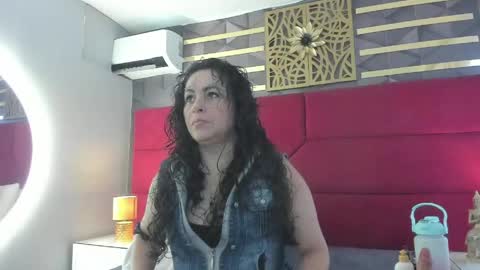 Hanny  online show from April 26, 2026, 11:19 am