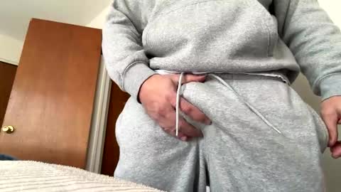 hans9355875 online show from February 12, 2026, 4:57 pm