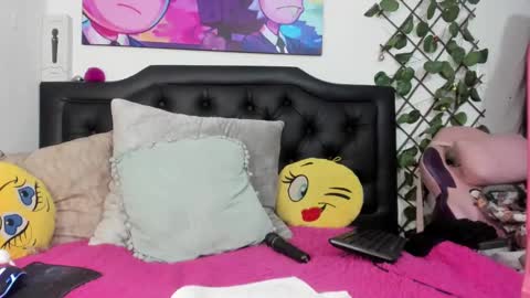 hanyjane online show from February 19, 2025, 5:49 pm
