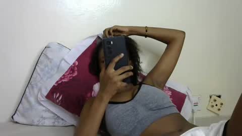 happy_alwayz online show from March 9, 2025, 3:27 pm