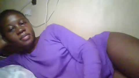 Snapshot of happy_dimple chatting on October 4, 2025, 9:24 pm happy_dimple online show from October 4, 2025, 9:24 pm